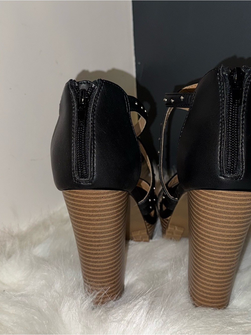 Report High Heeled Black Leather W/ Silver studded strapps - Picture 5 of 9